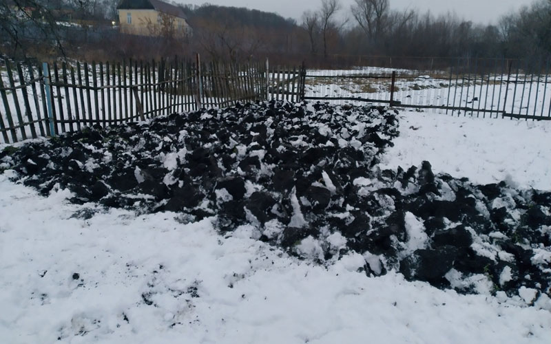 Надо или избавляться от наста в саду и огороде