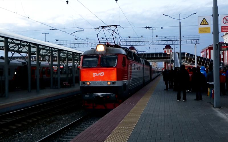 Почему поезда не буксуют на рельсах, ведь у них гладкие колеса