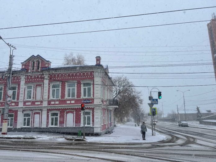снег