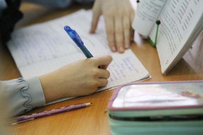 54CM-9lkQeQN2ZeHDyo6MetMIyWUbf7kjF9Lk3A1ixuMLgMVaHugX83AVGJO-aBeXhx2Z8tidUp56PPnOug104_l