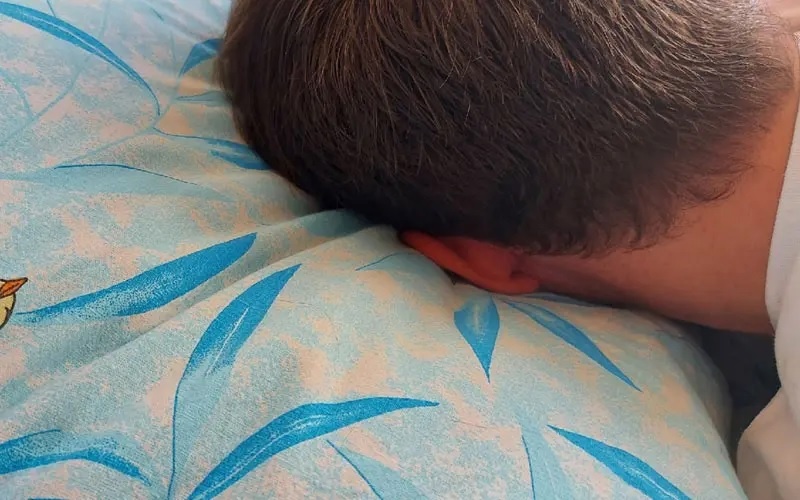 Чем полезен отказ от подушки