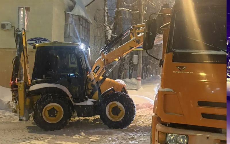 В Саранске над уборкой снега работают 106 единиц техники и 785 рабочих