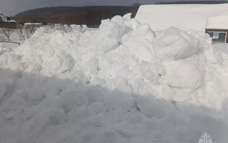 В Саранске рухнувший с крыши снег травмировал мужчину